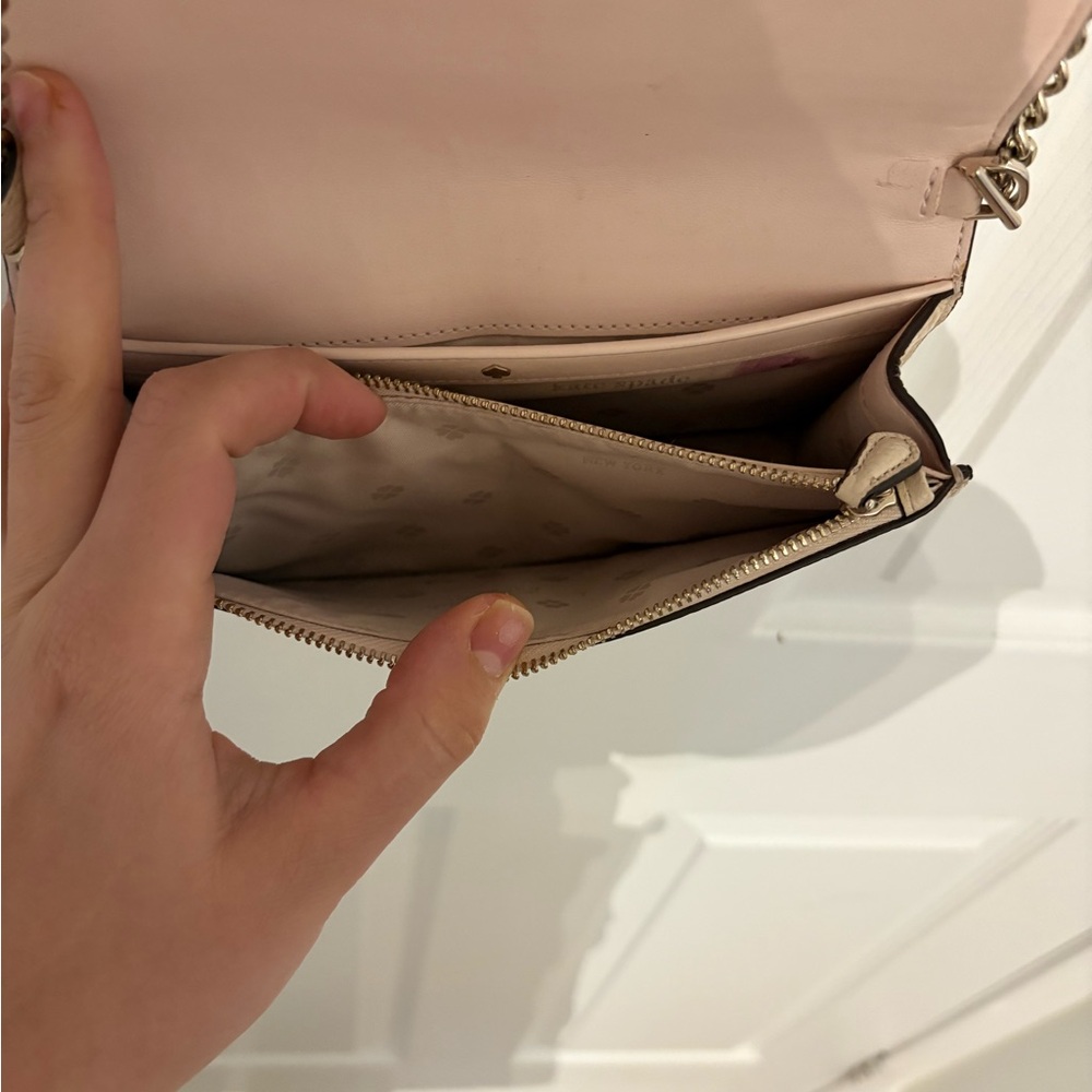 Kate Spade Beige Crossbody Bag with Chain Strap #summerluxury - Picture 3 of 6